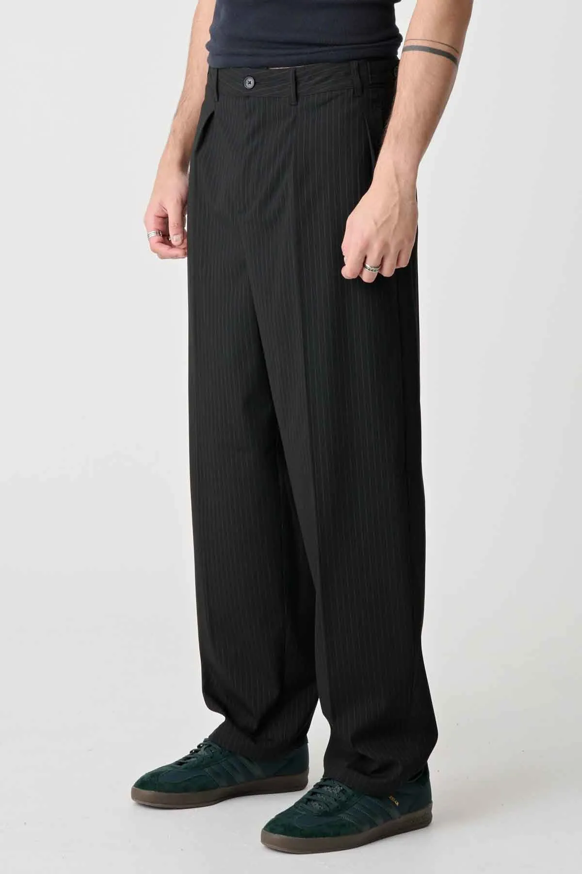 AMPLIFY PLEATED TROUSER - BLACK STRIPE