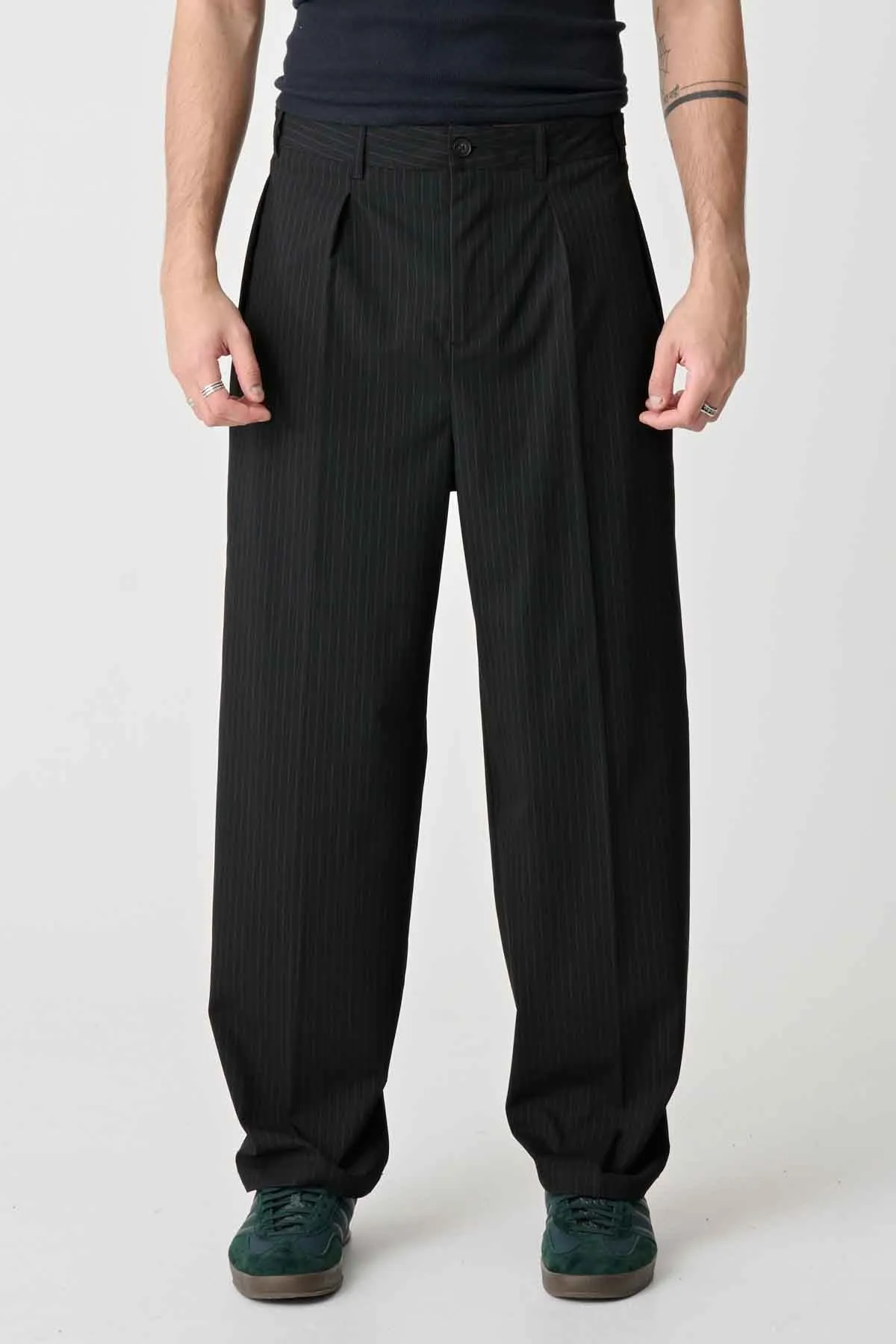 AMPLIFY PLEATED TROUSER - BLACK STRIPE