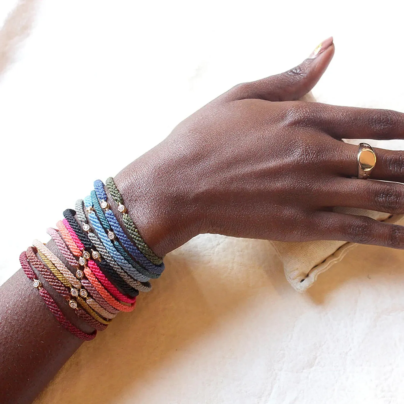 Classic rose woven bracelet with diamond