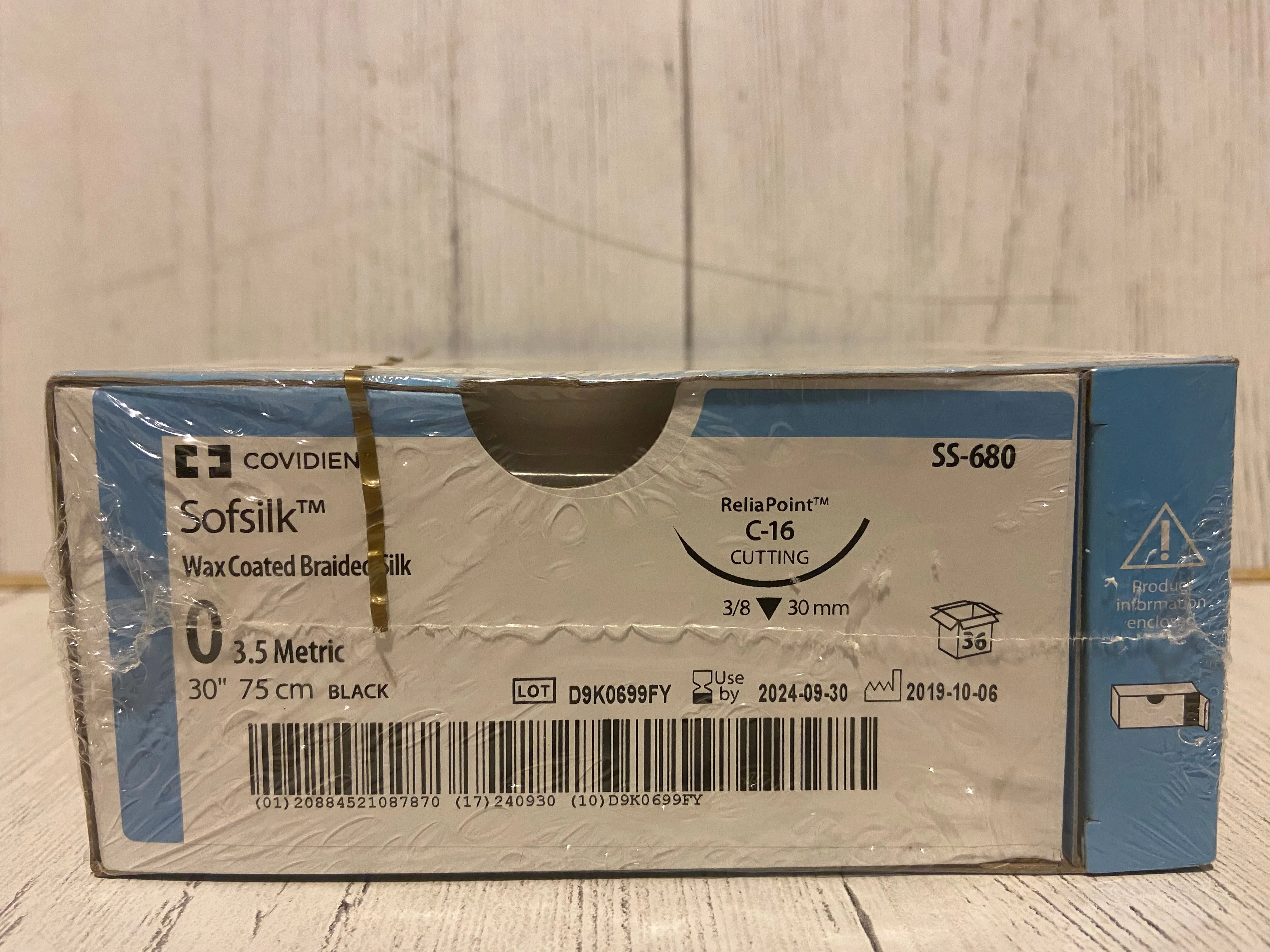 Covidien - 0 Sofsilk, Black Wax Coated Silk - SS680