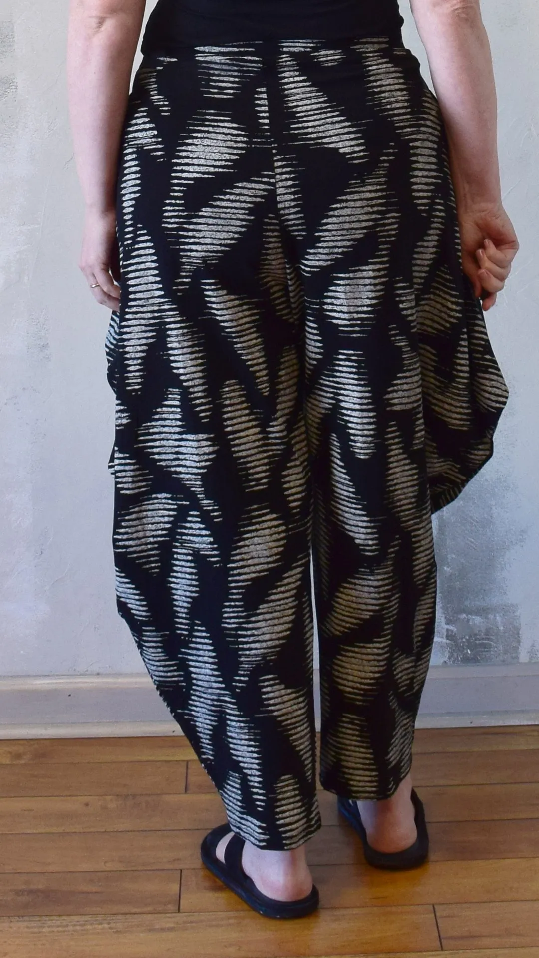 Gaia Pant in Black Lotus
