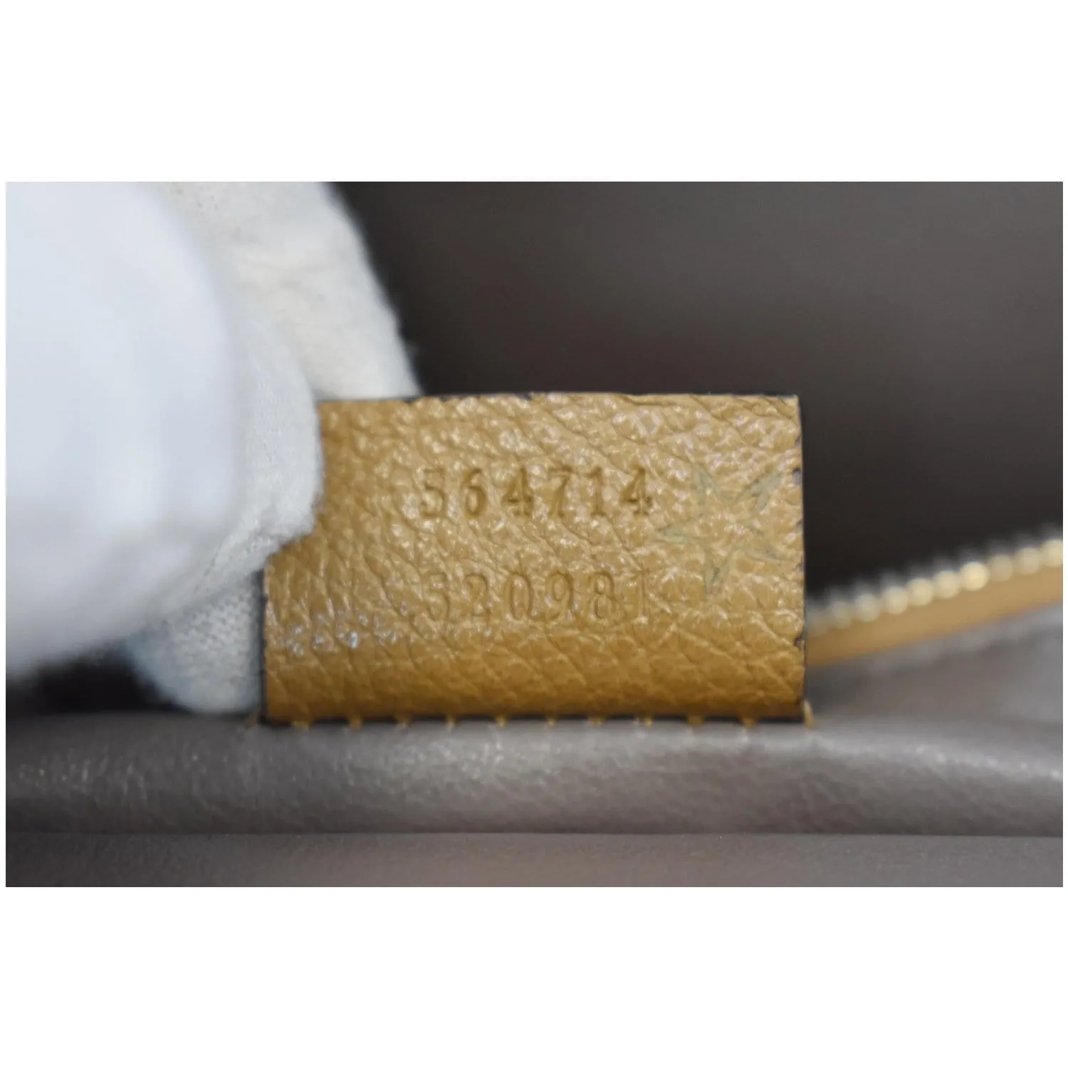 GUCCI Medium Zumi Grainy Leather Top Handle Bag Taupe 564714