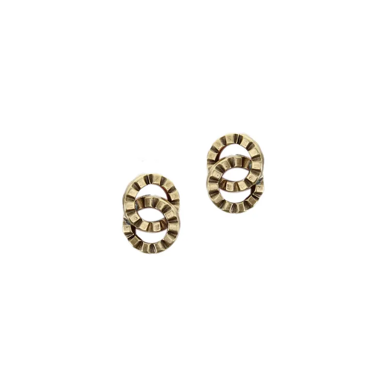 Interlocking Patterned Rings Post Earring