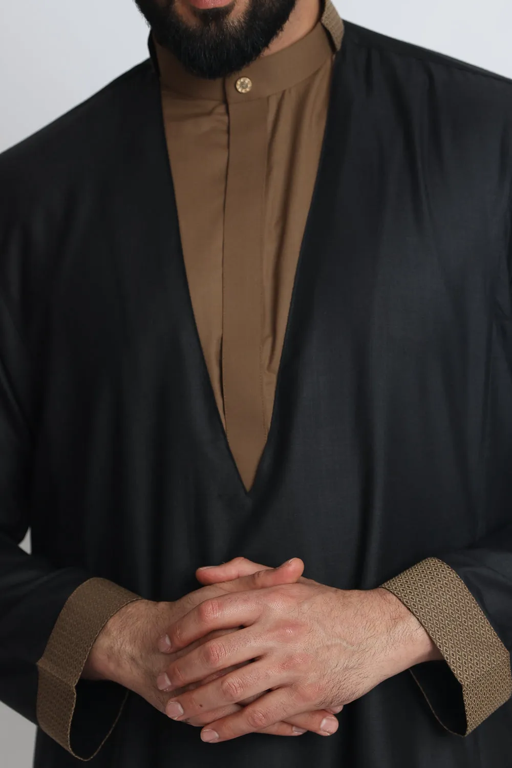 J117 Black/Brown Tux Thobe