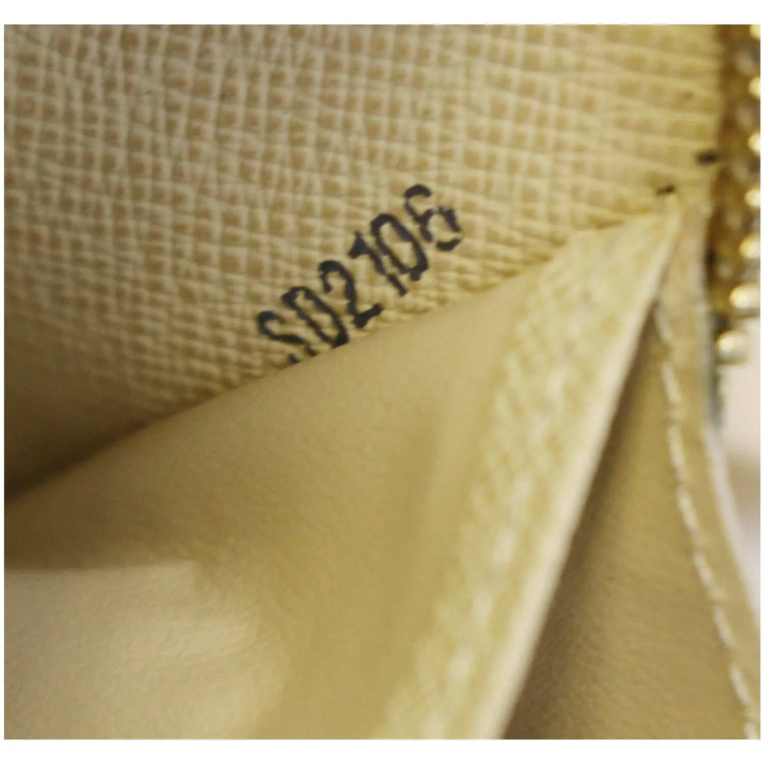 LOUIS VUITTON Damier Azur Zippy Long Wallet White
