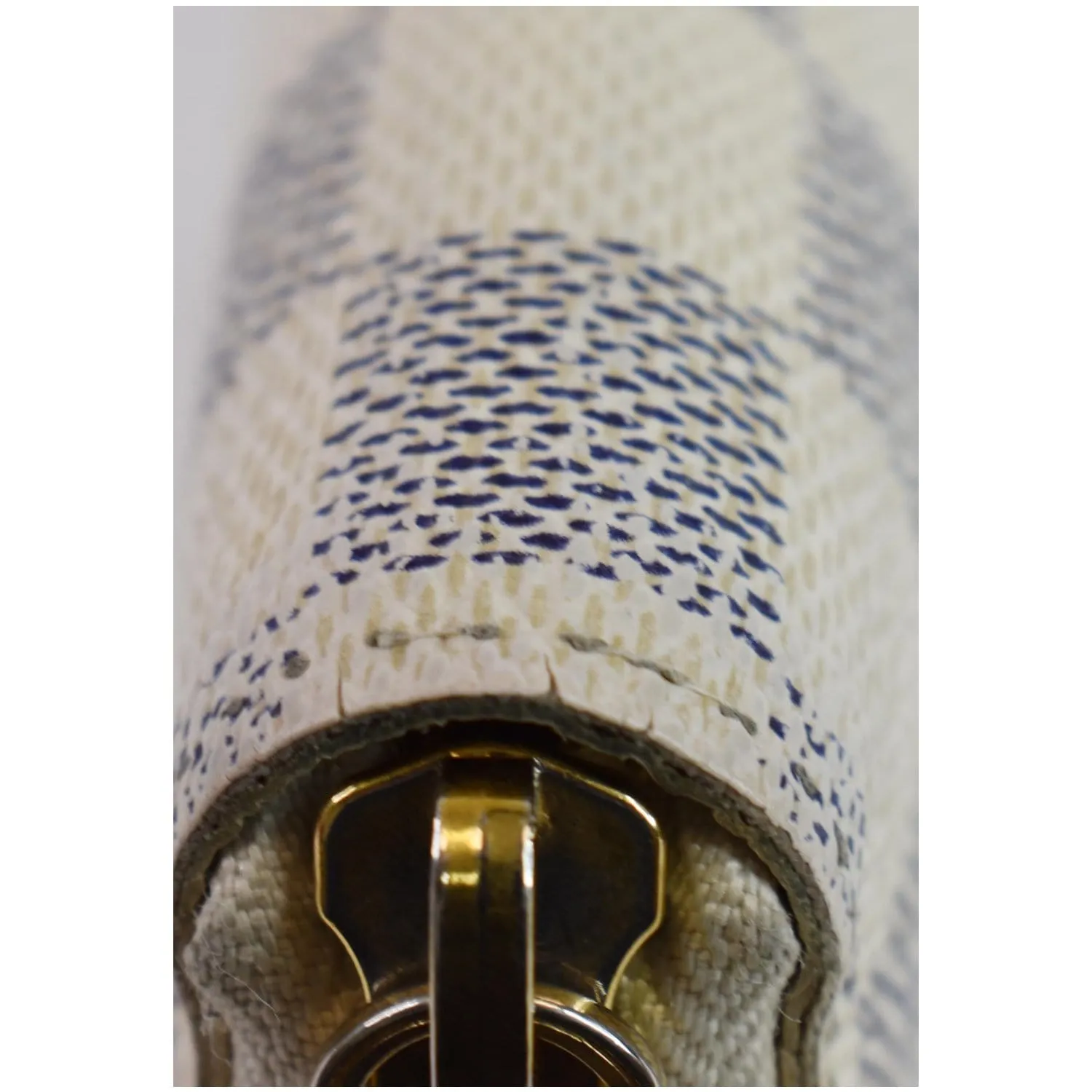 LOUIS VUITTON Damier Azur Zippy Wallet White
