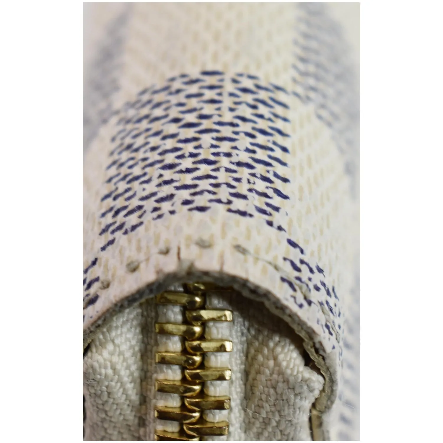 LOUIS VUITTON Damier Azur Zippy Wallet White