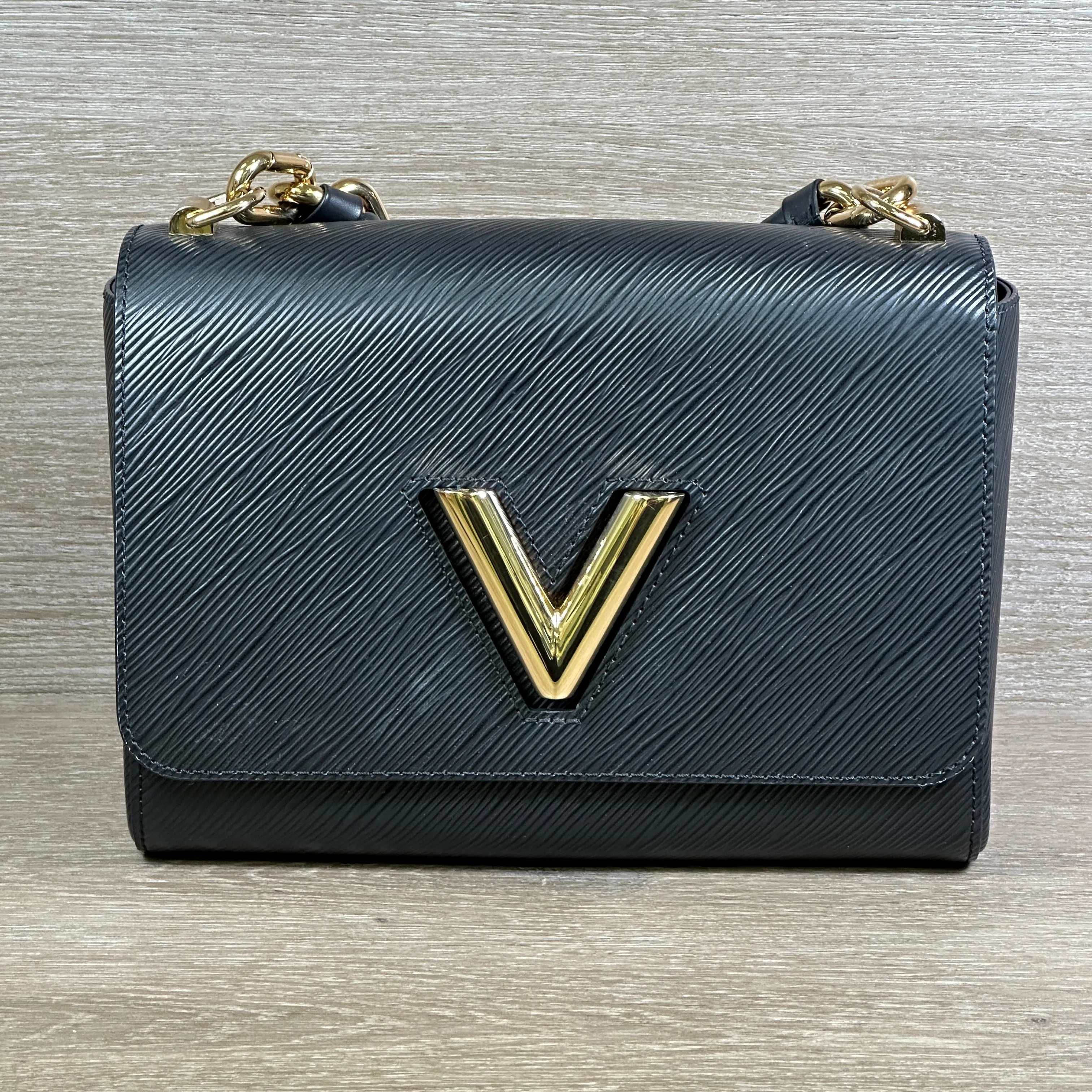 Louis Vuitton Twist MM - Epi Leather