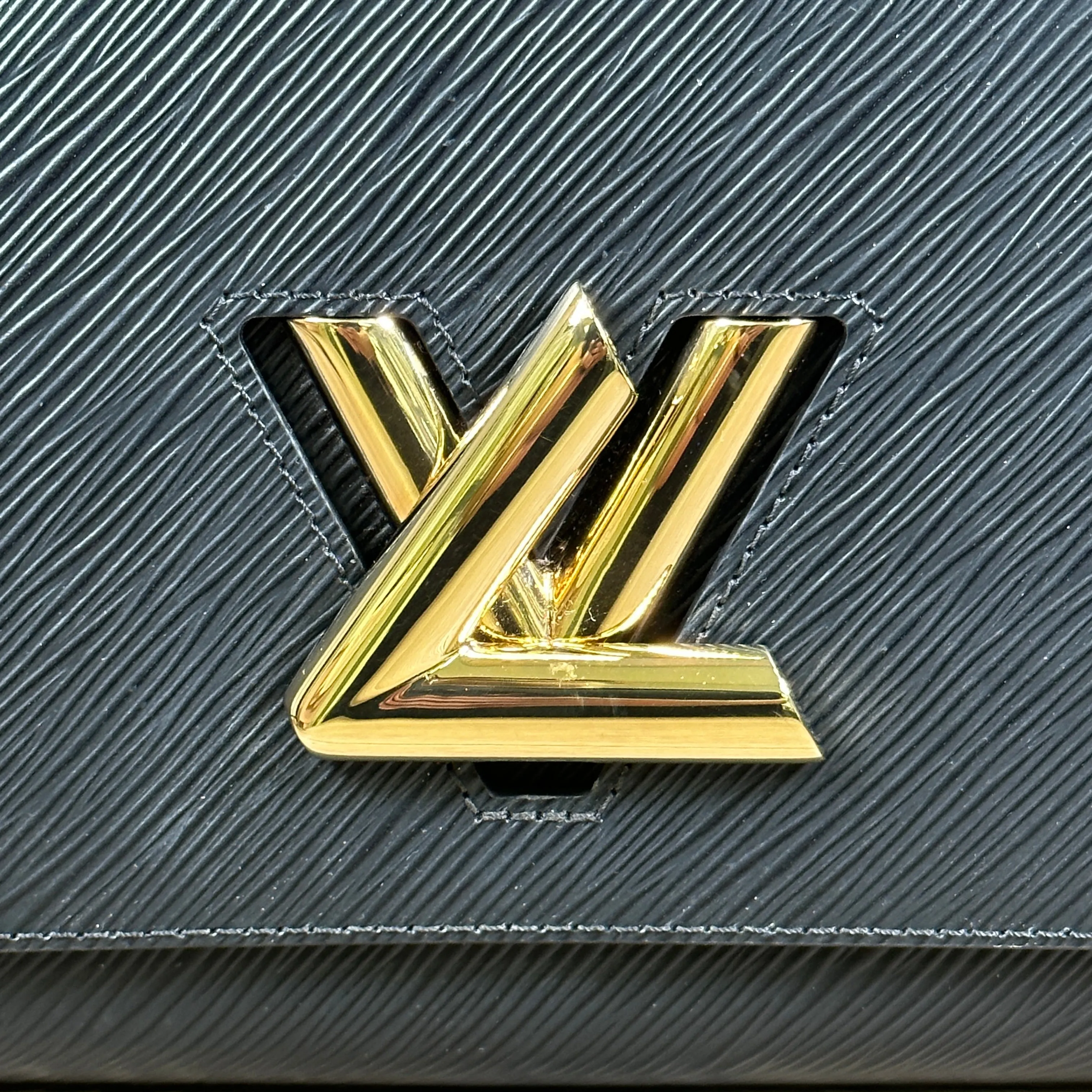 Louis Vuitton Twist MM - Epi Leather