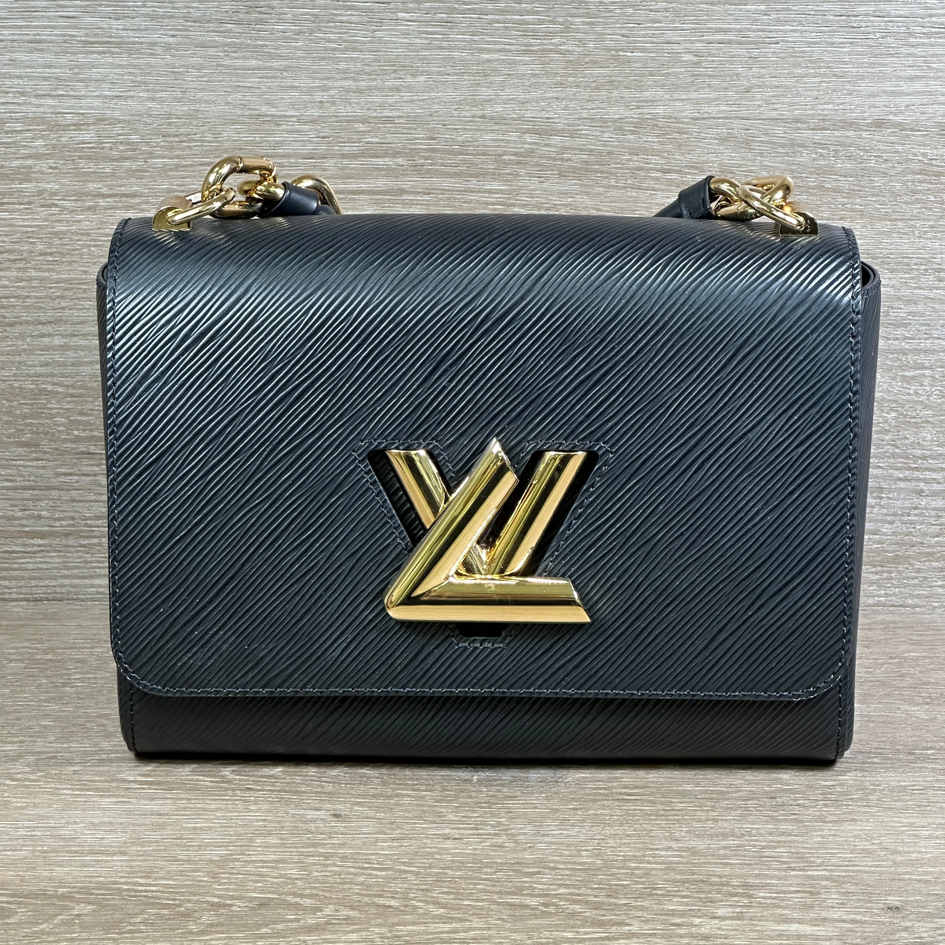 Louis Vuitton Twist MM - Epi Leather