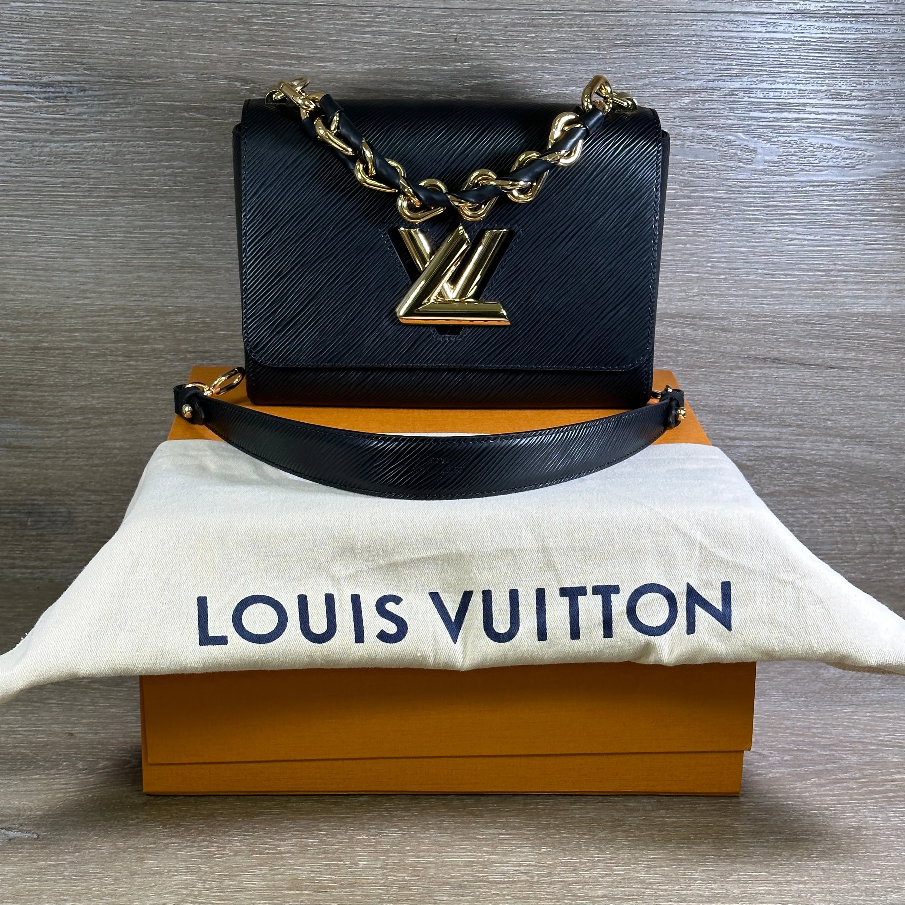 Louis Vuitton Twist MM - Epi Leather