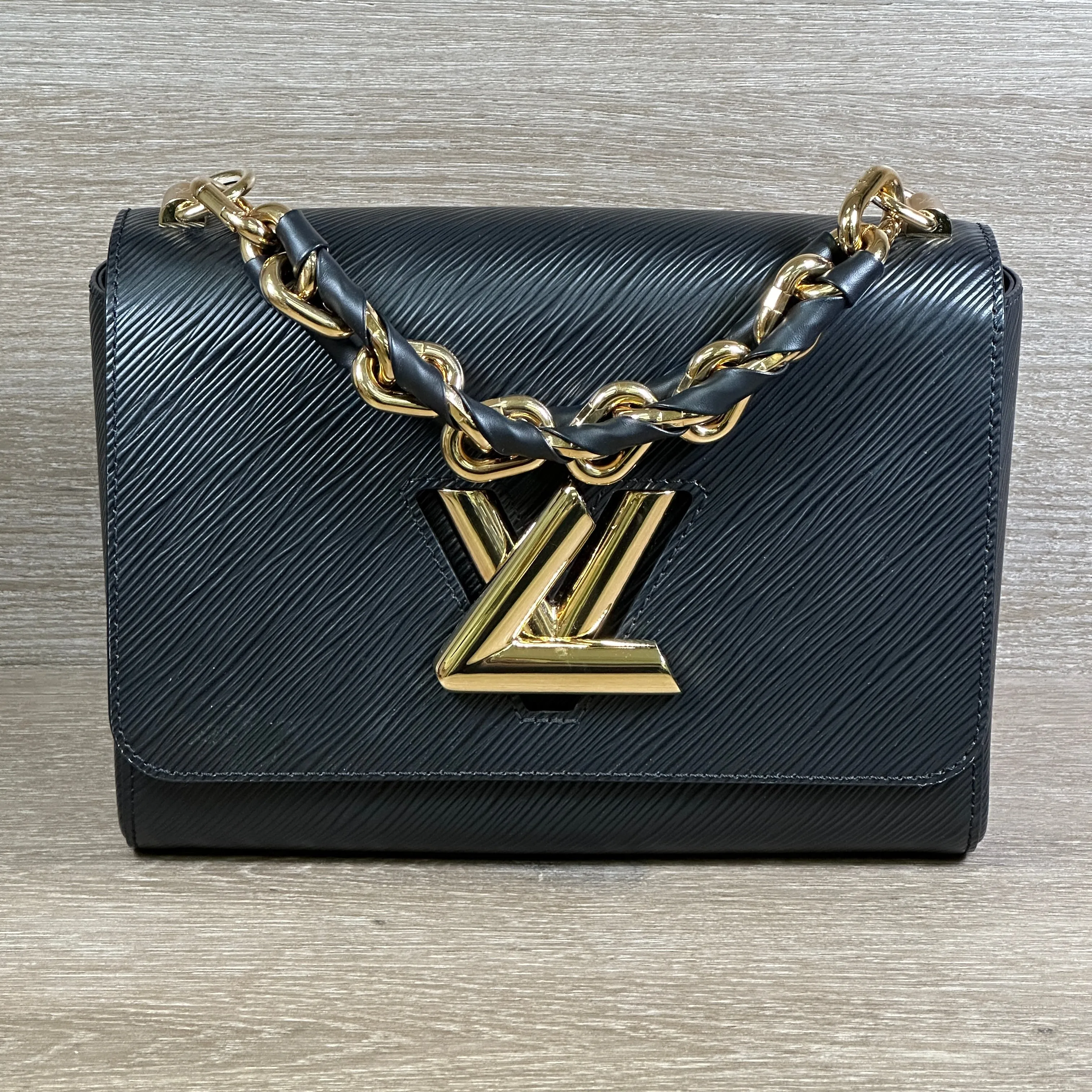 Louis Vuitton Twist MM - Epi Leather