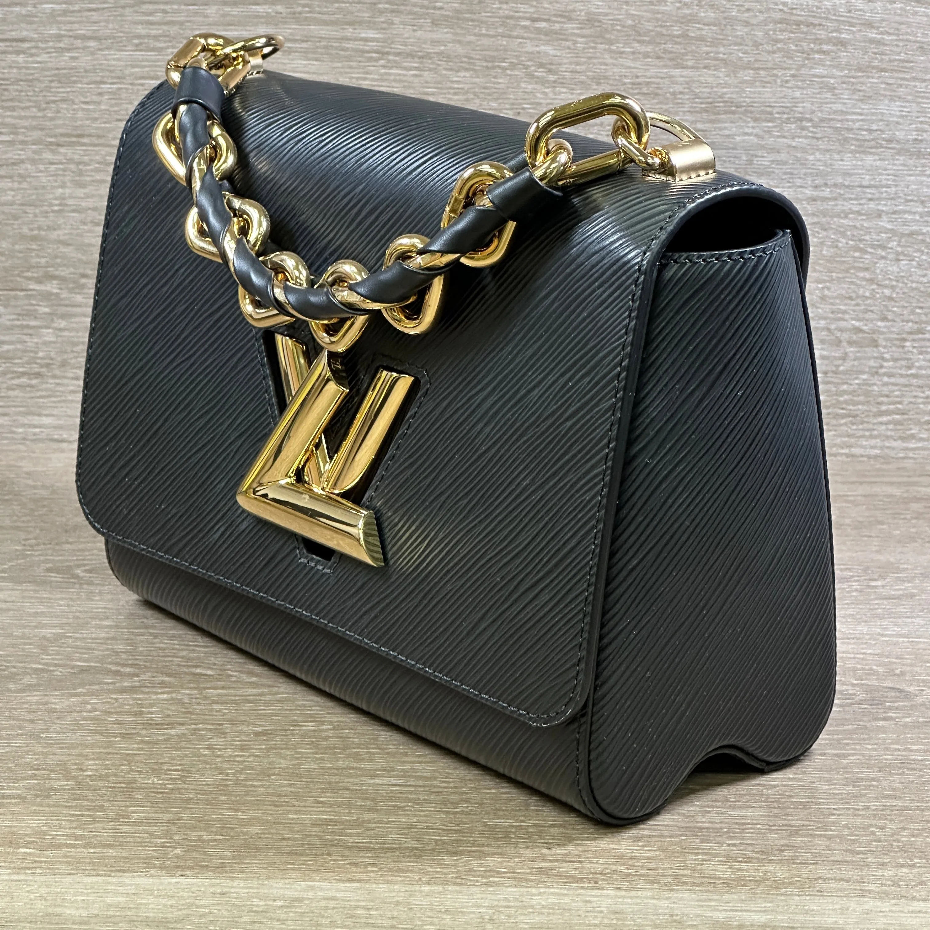 Louis Vuitton Twist MM - Epi Leather