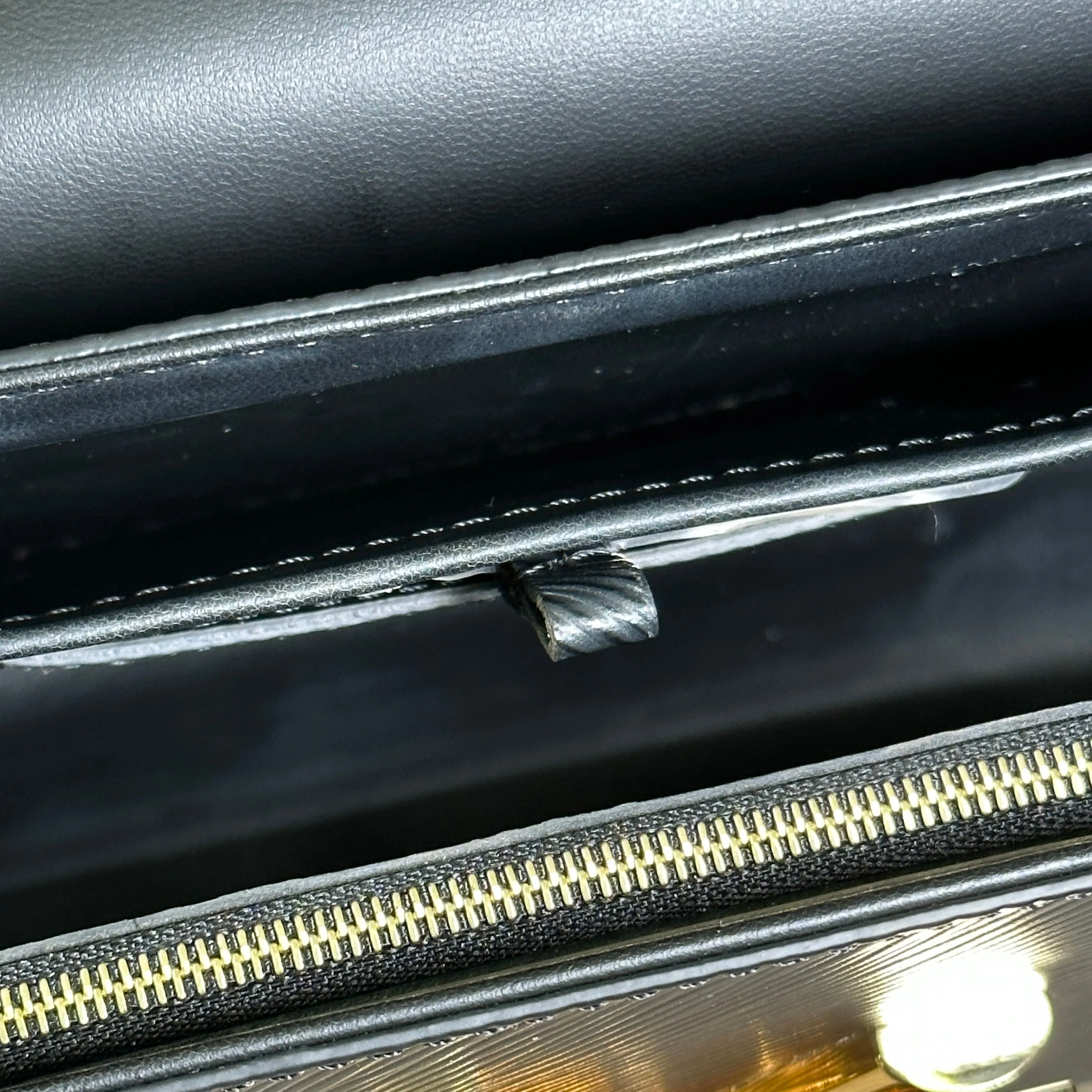 Louis Vuitton Twist MM - Epi Leather