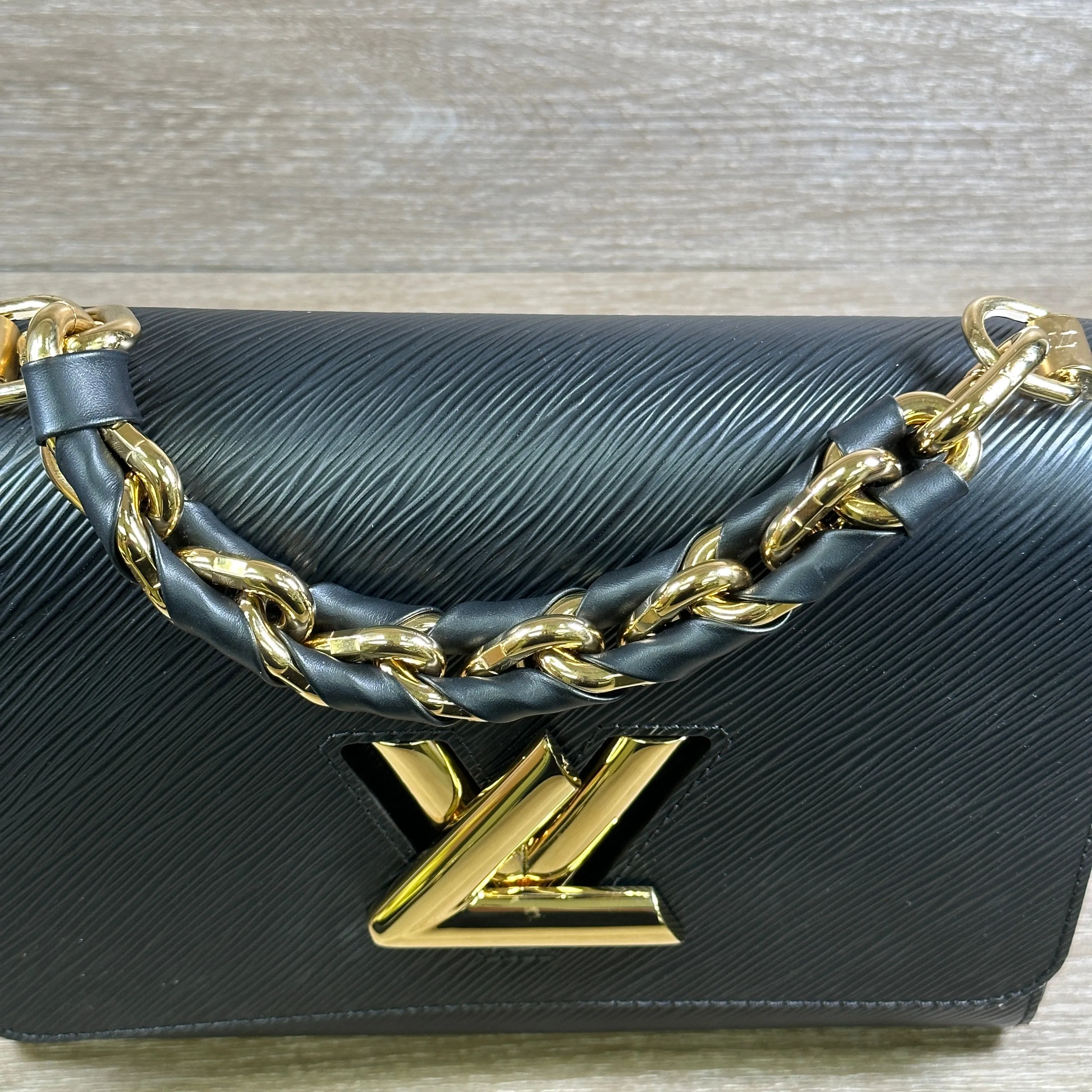 Louis Vuitton Twist MM - Epi Leather