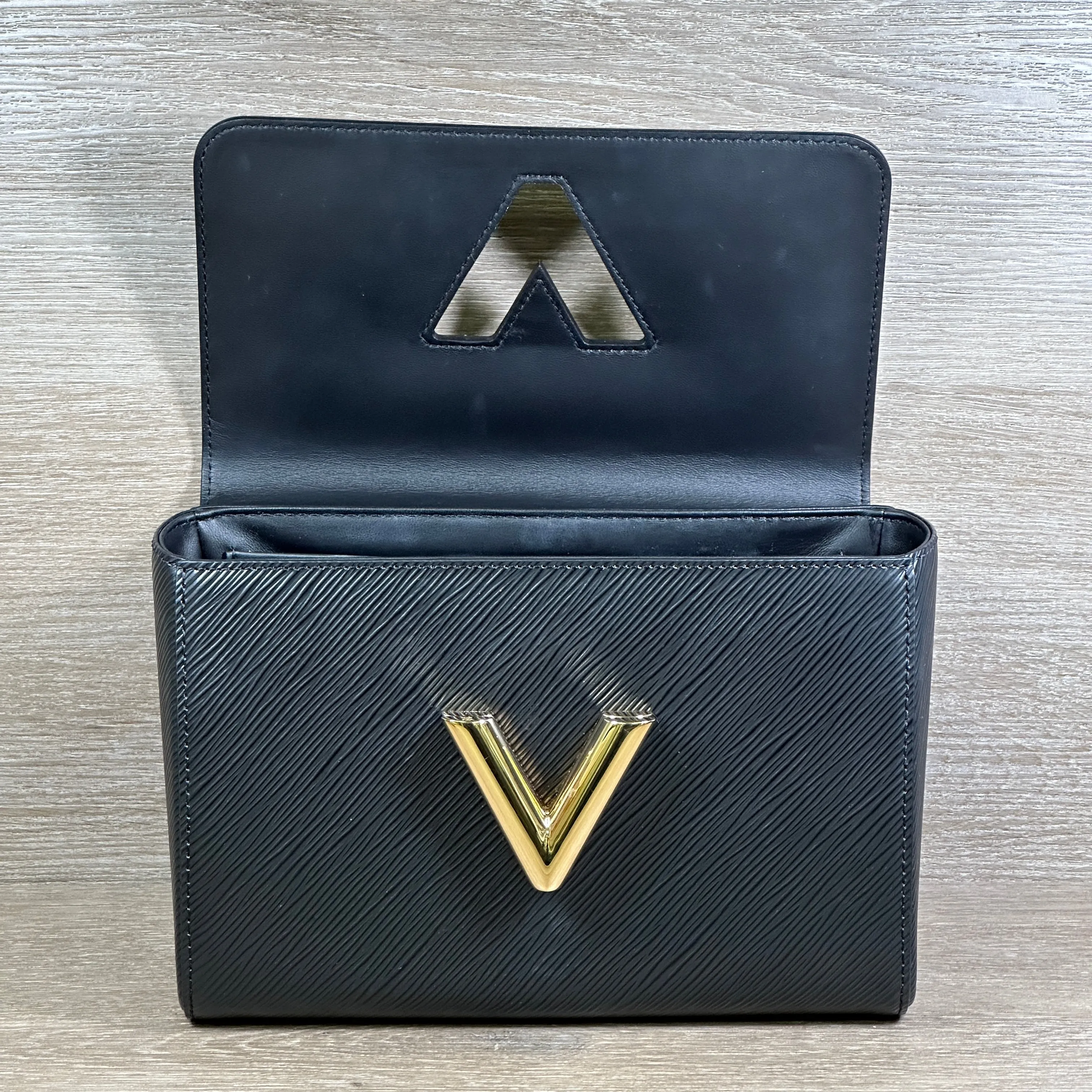 Louis Vuitton Twist MM - Epi Leather