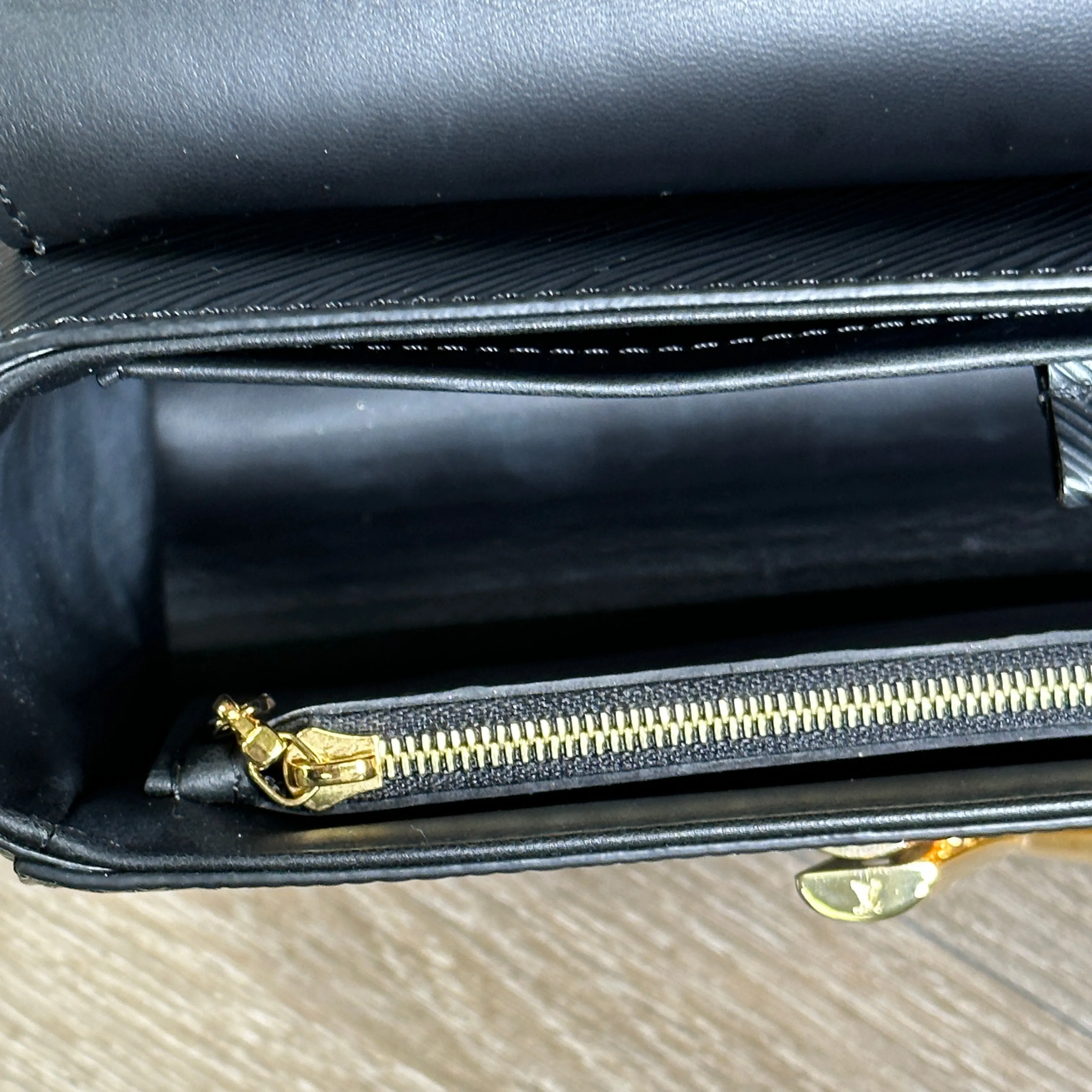 Louis Vuitton Twist MM - Epi Leather