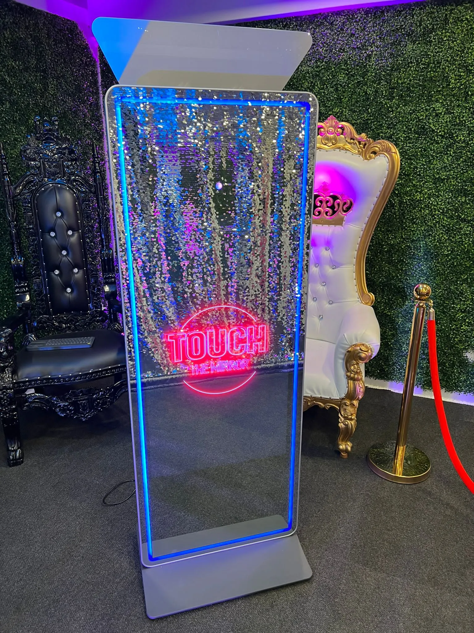 Mirror 4 Flawless Photo Booth - FLOOR Model Unit Only