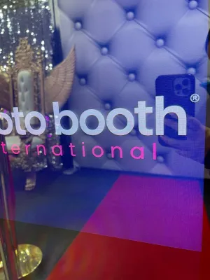 Mirror 4 Flawless Photo Booth - FLOOR Model Unit Only