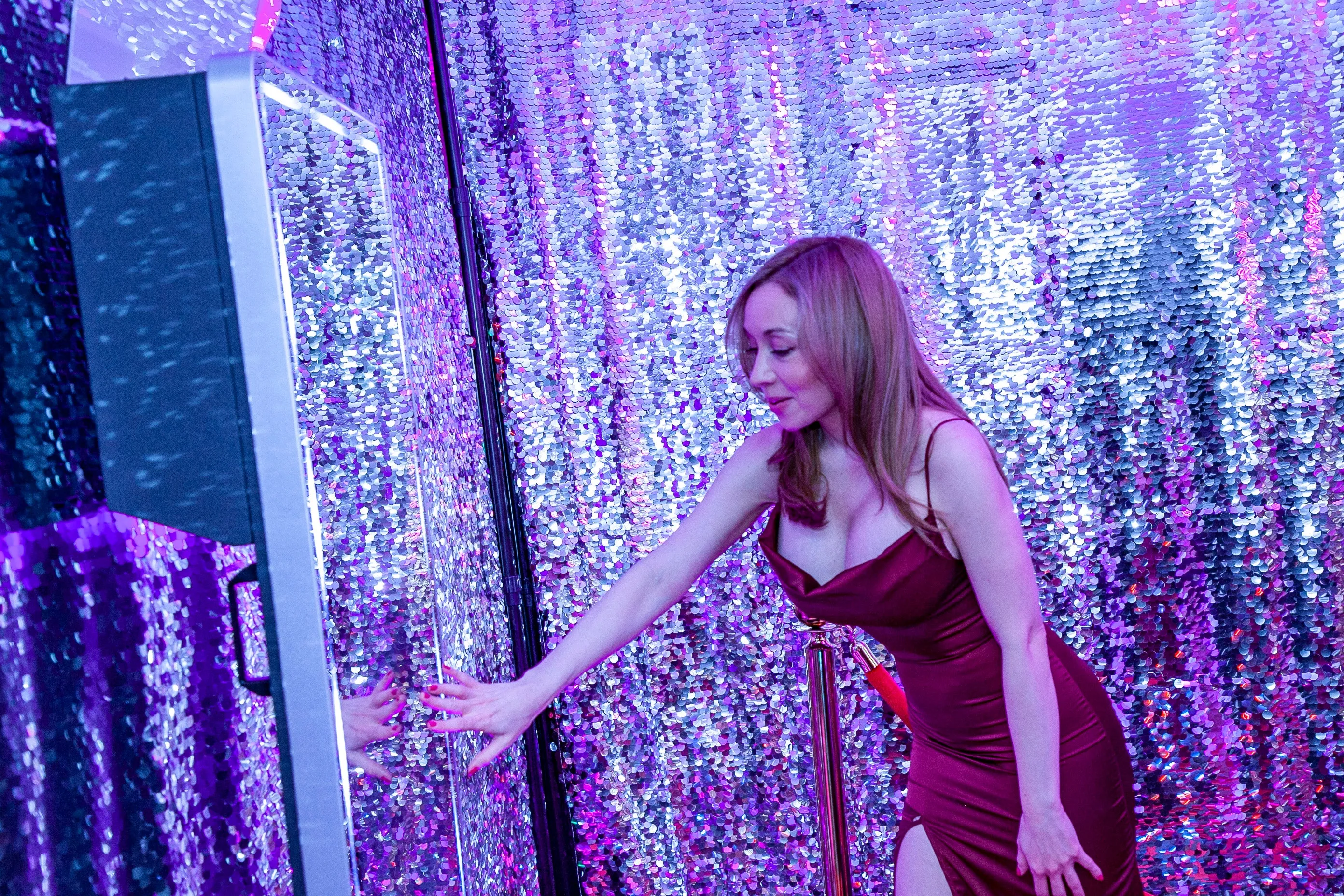 Mirror 4 Flawless Photo Booth - FLOOR Model Unit Only