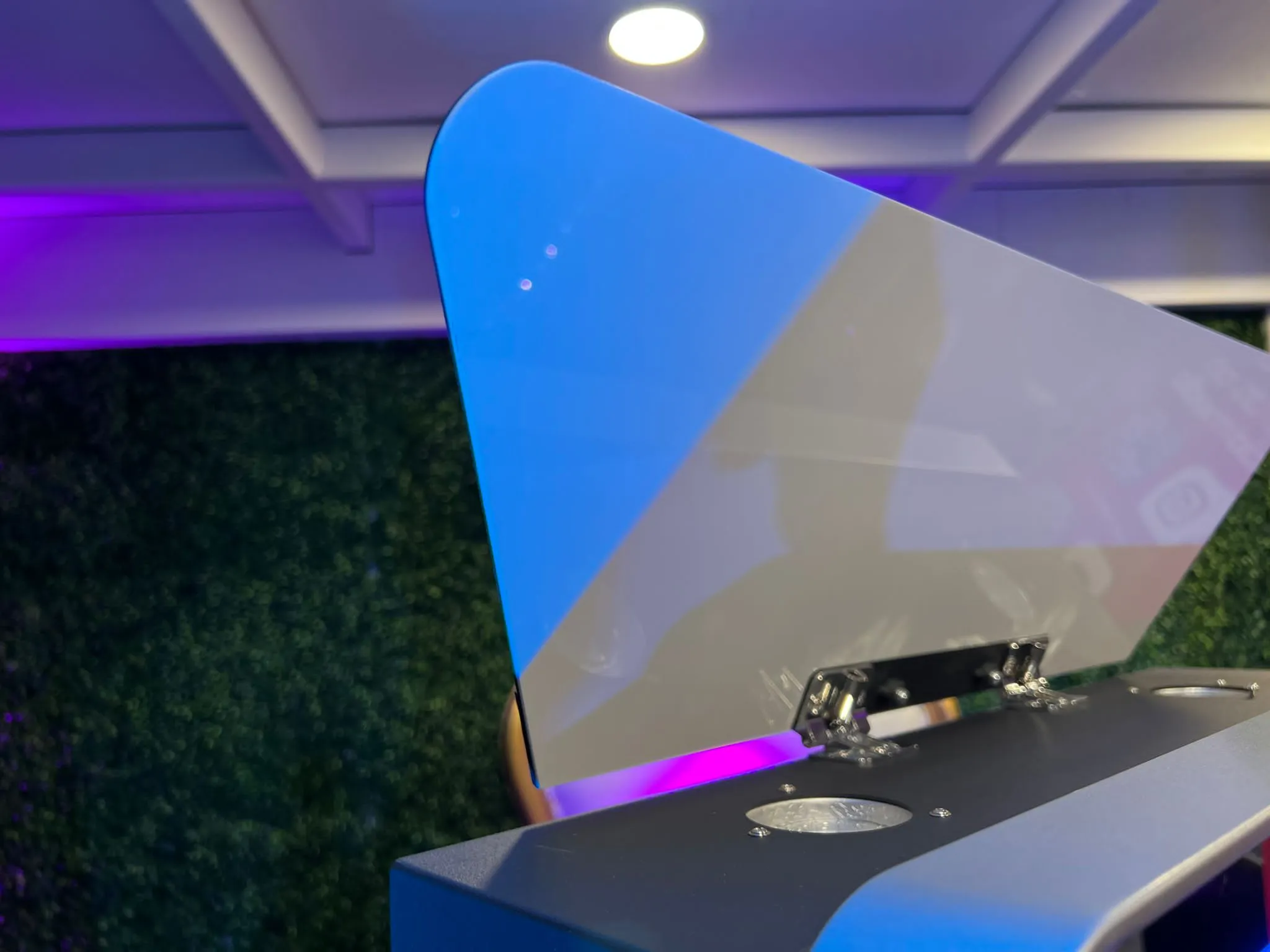 Mirror 4 Flawless Photo Booth - FLOOR Model Unit Only