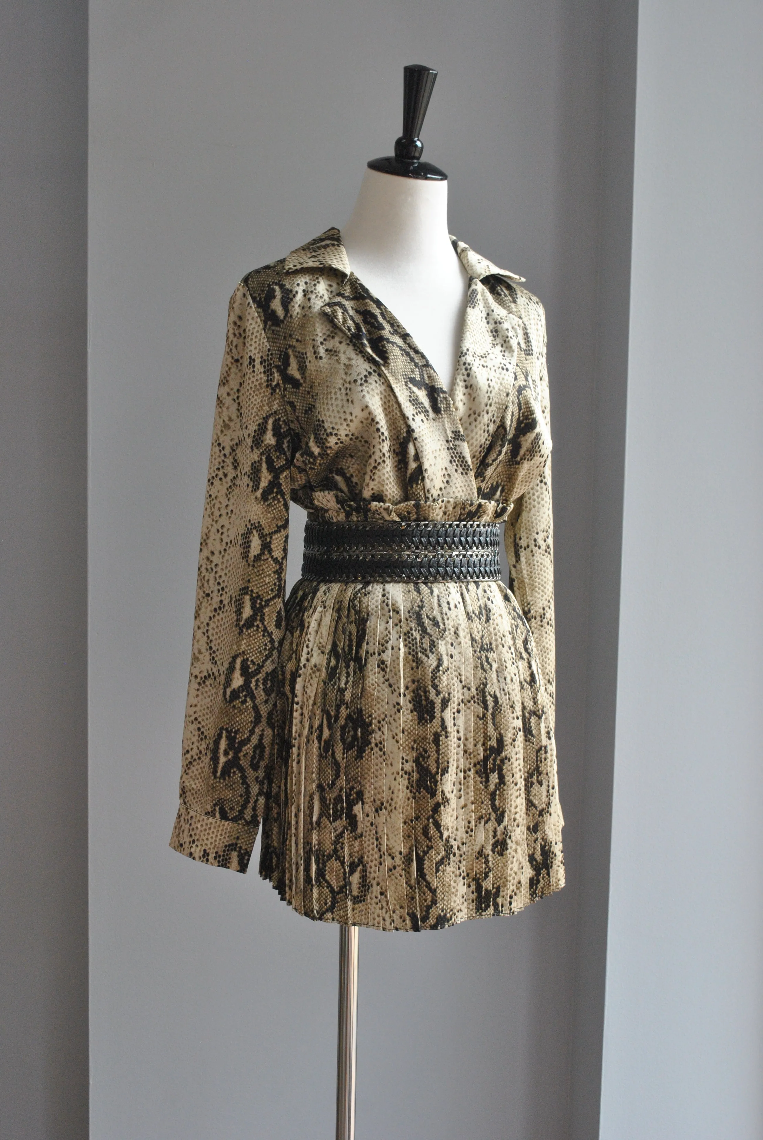 SILKY SNAKE PRINT LONG SLEEVE TOP